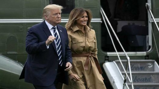 Melania Trump repousse (encore une fois) la main de son mari