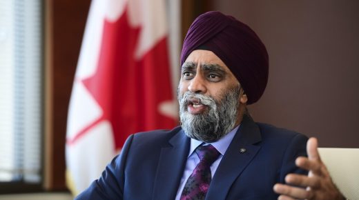 Le silence du ministre Harjit Sajjan rattrape Justin Trudeau