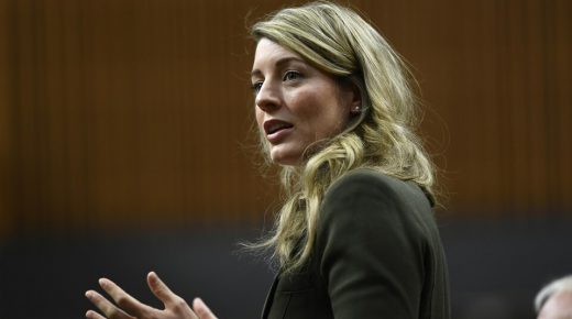 Réforme des langues officielles : Mélanie Joly dévoile son comité d’experts