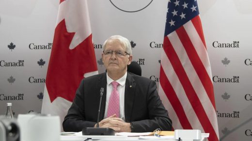 Frontières : le ministre Garneau invite à la patience les gens d’affaires