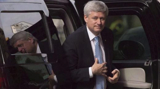 Stephen Harper appuie Pierre Poilievre dans la course à la chefferie du PCC