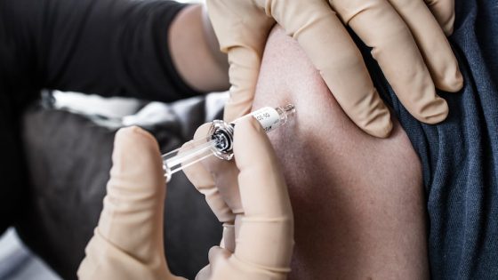 COVID-19: une seule dose du nouveau vaccin suffit, selon la Santé publique