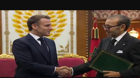 SM le Roi Mohammed VI et le Président Emmanuel Macron président la cérémonie de signature de plusieurs accords entre le Royaume du Maroc et la République française