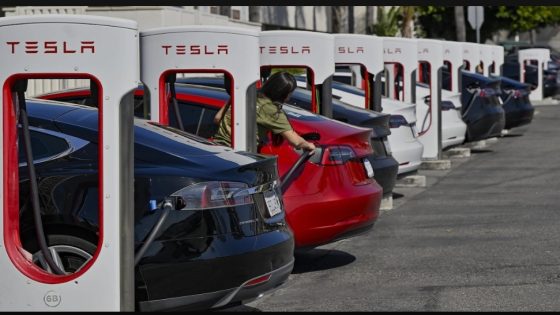 Chrystia Freeland propose de taxer les Tesla en réponse aux tarifs américains