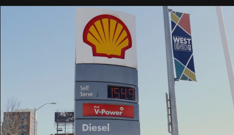 La fin de la taxe carbone entraînera-t-elle vraiment une baisse du prix de l’essence?