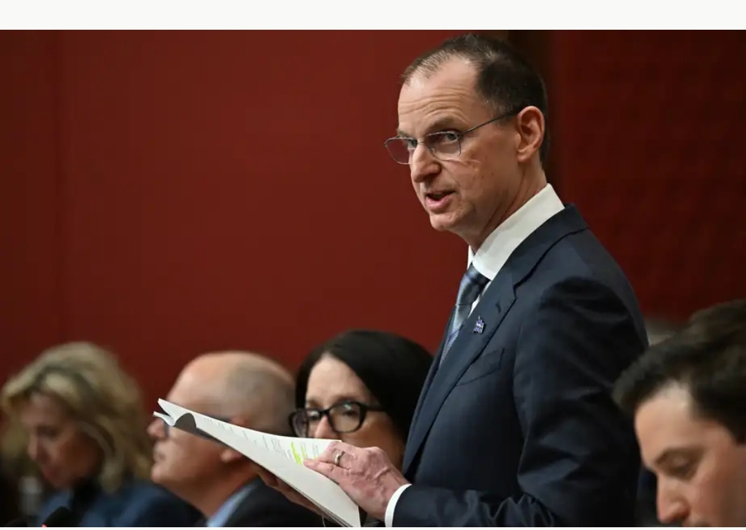 Québec révise son plan après la décote