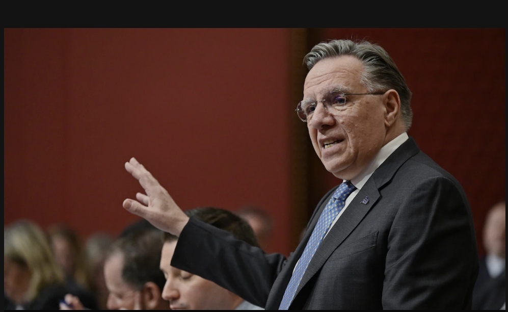 Le gouvernement Legault veut mettre les médecins au pas