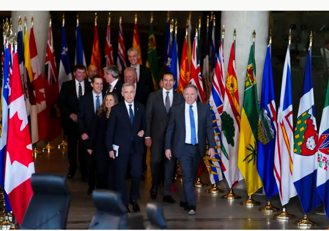 François Legault veut parler de dépenses militaires