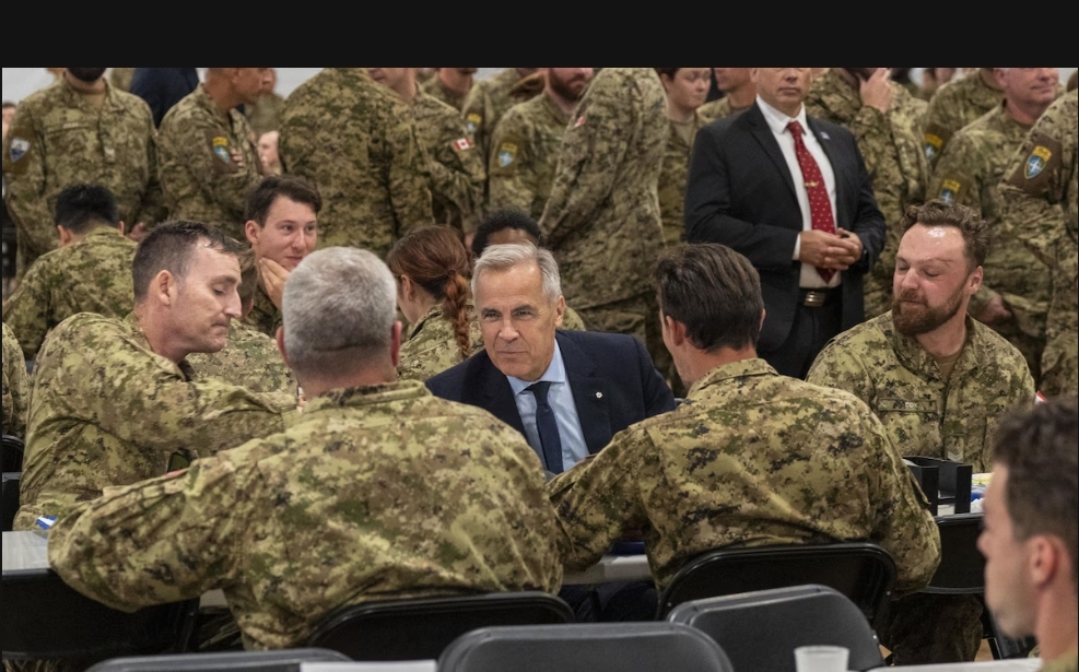 Mark Carney visite une base militaire en Lettonie pour conclure son voyage en Europe