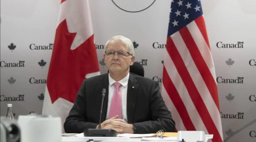 Le ministre Garneau discute des « deux Michael » avec le secrétaire d’État américain