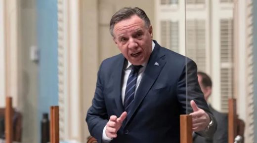 François Legault contredit la santé publique et défend le ministre Roberge