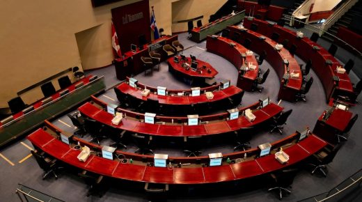 Les maires forts et la démocratie : le projet de loi 39 va trop loin, selon des experts