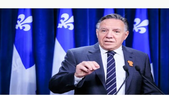 Legault veut des « zones d’attente » comme en France