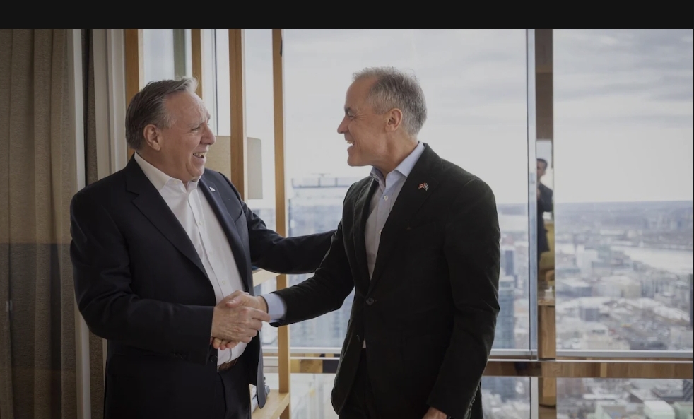 Tarifs et défense : une première discussion « très conviviale » entre Legault et Carney