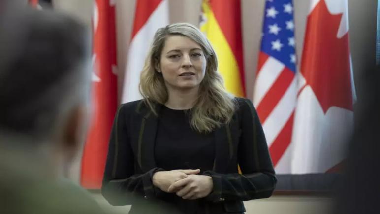 Le Canada n’a pas encore pris de décision, affirme Mélanie Joly en Ukraine