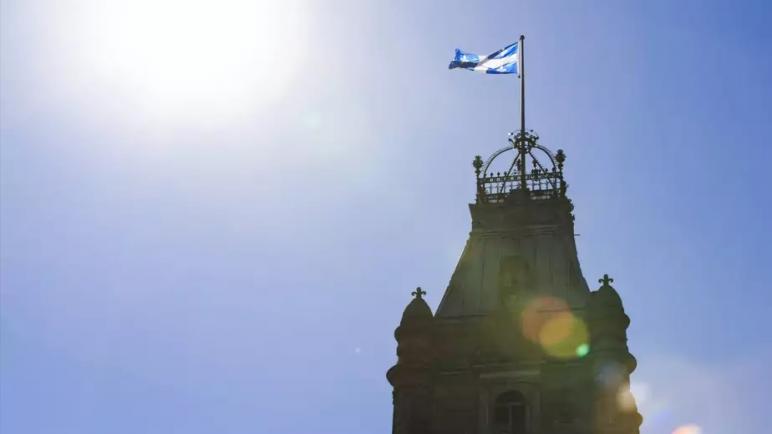 Québec augmente le salaire des sous-ministres